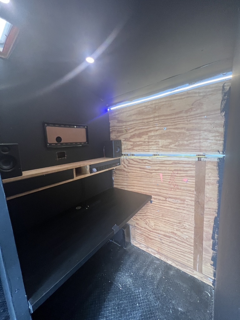 Production Trailer 584 - 8