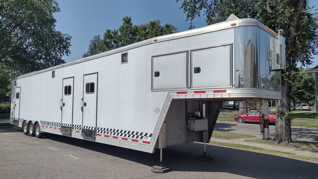 #518 – 1999 Featherlight, 50ft Gooseneck Trailer, No Gear