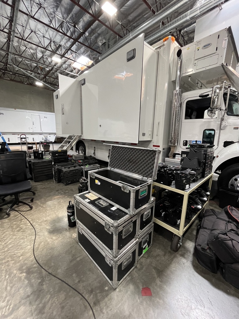 #555 – 2020 Peterbilt 337, 40ft Expando, Hitachi HD1200 Cams
