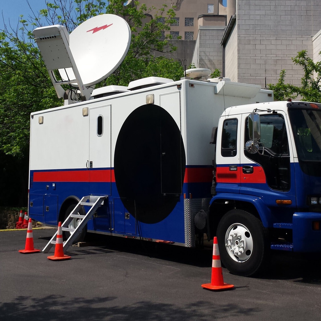 #574 – 1999 GMC T-6500, Rack Ready Uplink Truck, Non-CDL