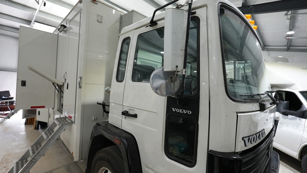 #576 – 1996 Volvo FE Straight Truck, Rack Ready