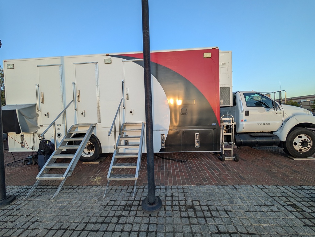 #593 - 2007 Ford F-650, 36ft Production Truck, 24ft Box, Sony 3500 Cams